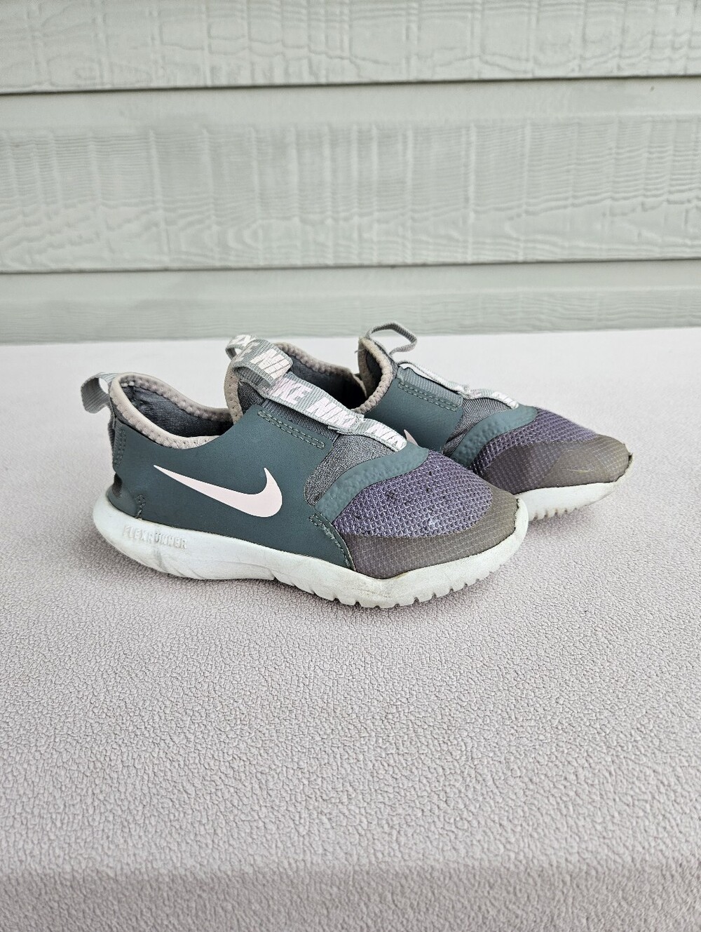 Nike Flex Runner PS Slip-On Sneaker SZ 11C Smoke Grey White Athletic AT4663-018